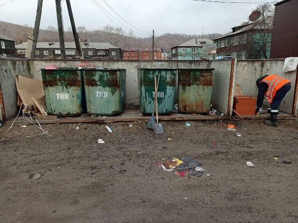 Продолжаем наводить порядок вокруг КП,планировка дорожного полотна,устройство опоры освещения п.Сухой ручей (спортивный корт).