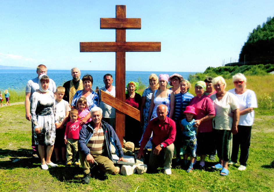 В поселке Сухой Ручей стараниями Виктора Мачкаляна и местных жителей на берегу Байкала установлен Поклонный крест. 