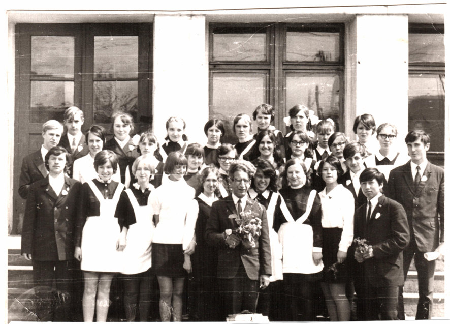 Выпускники  10-го класса  1971 года.